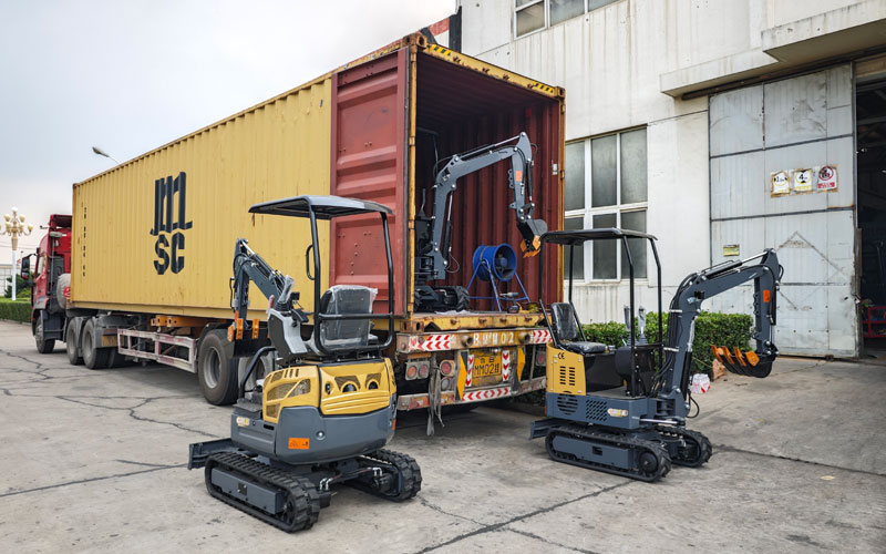 國(guó)能實(shí)業(yè)一批小型挖掘機(jī)出口發(fā)往歐洲市場(chǎng)